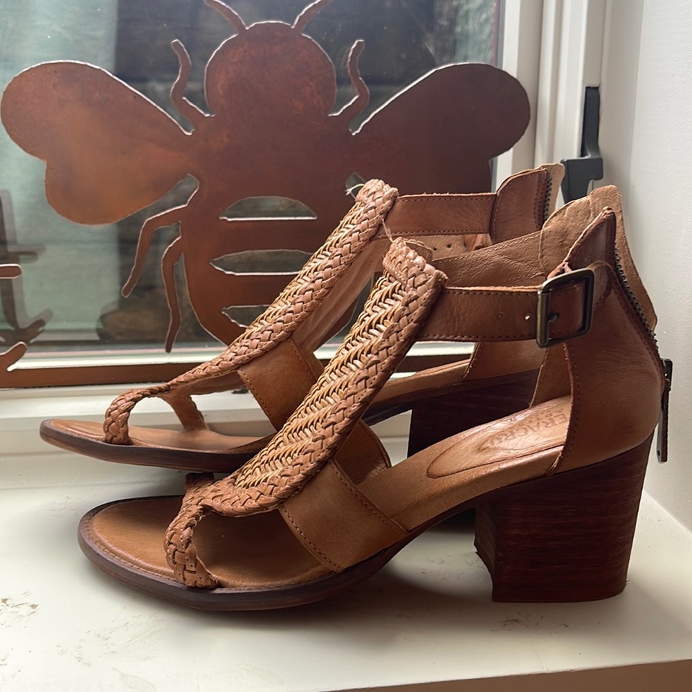 Sundance Veracruz Basket-weave Leather Sandals 37/7 2.5” heel